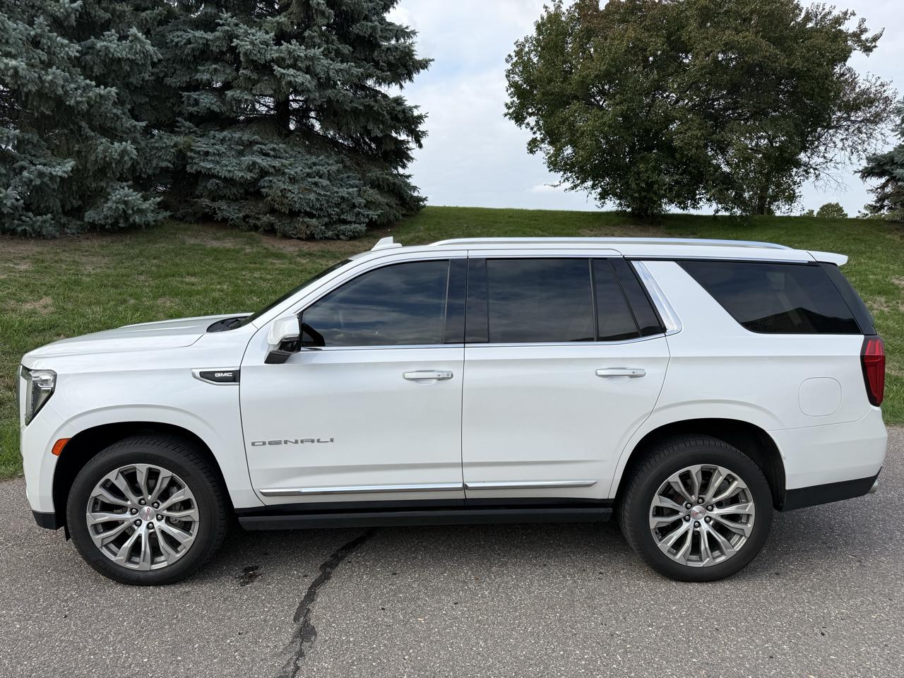 GMC Yukon Denali 4WD 2021