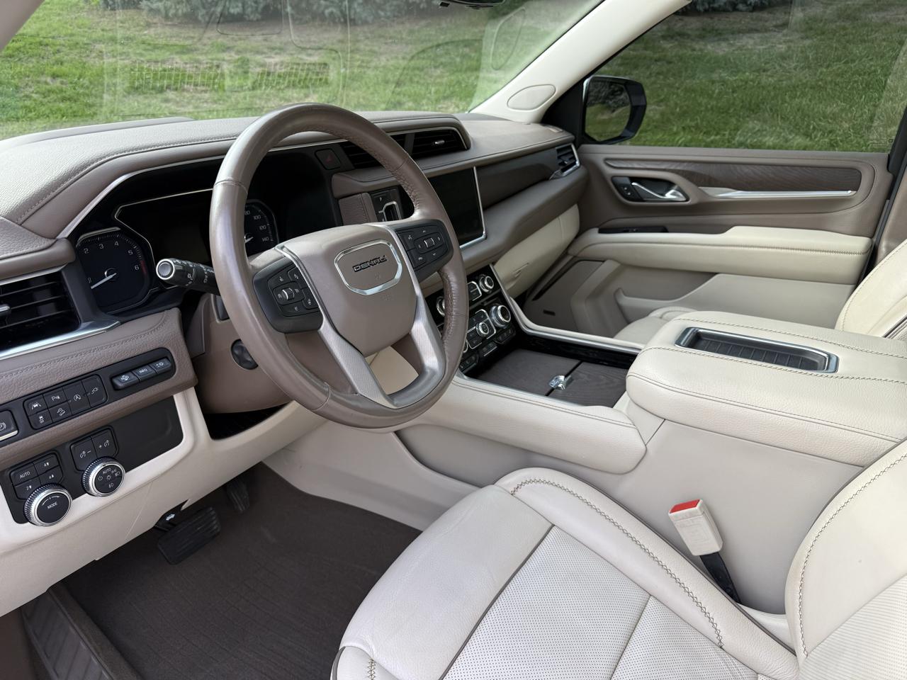 GMC Yukon Denali 4WD 2021