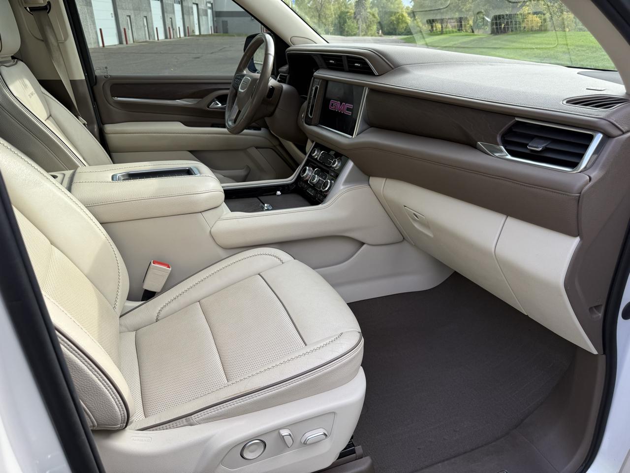 GMC Yukon Denali 4WD 2021
