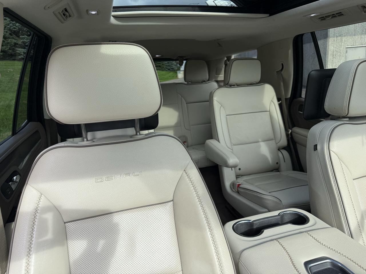 GMC Yukon Denali 4WD 2021