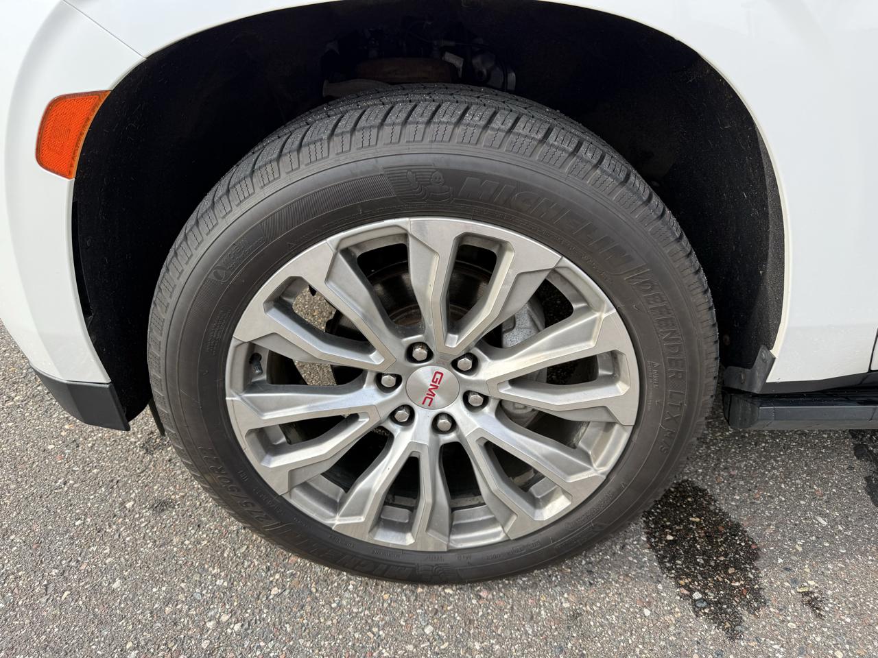 GMC Yukon Denali 4WD 2021