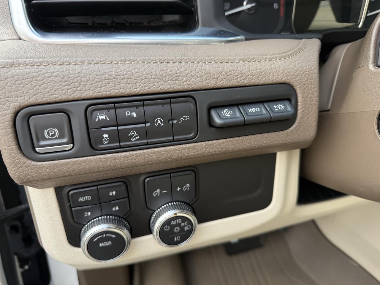 GMC Yukon Denali 4WD 2021