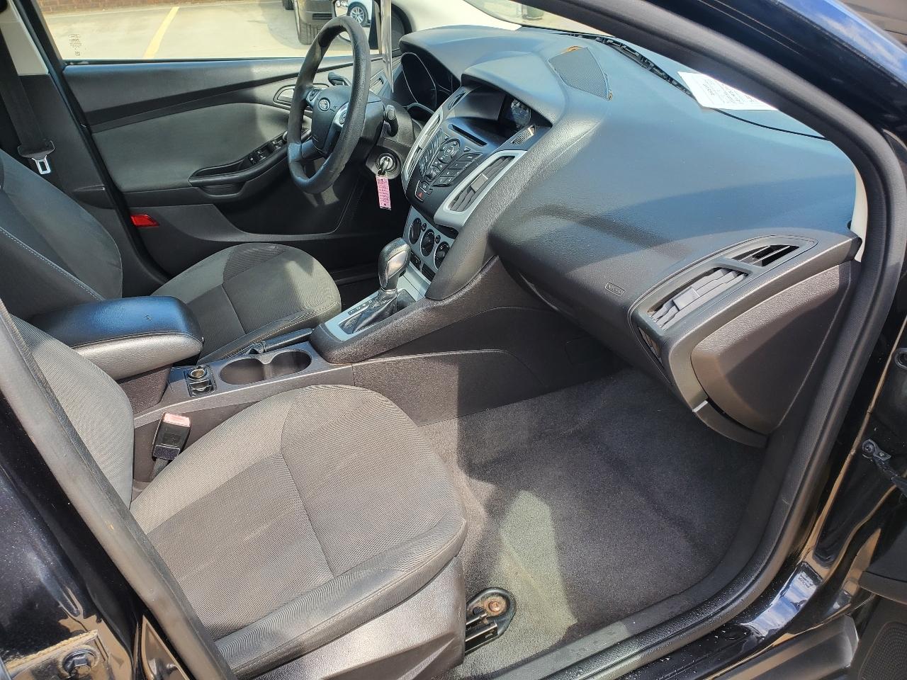 Ford Focus SE Sedan 2012