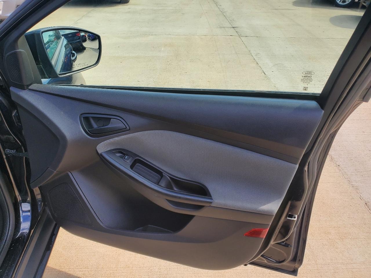 Ford Focus SE Sedan 2012