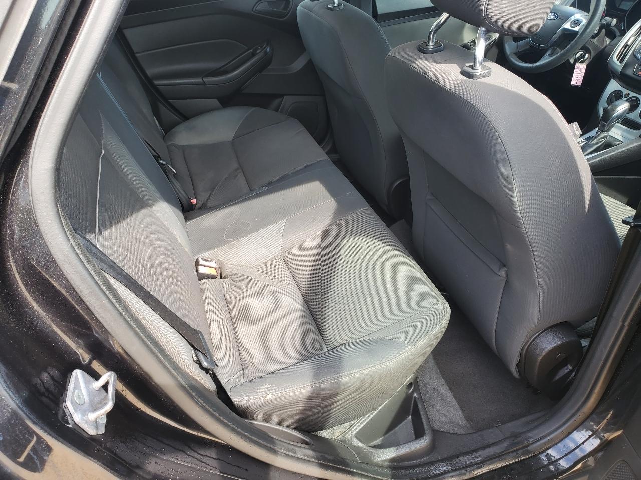 Ford Focus SE Sedan 2012