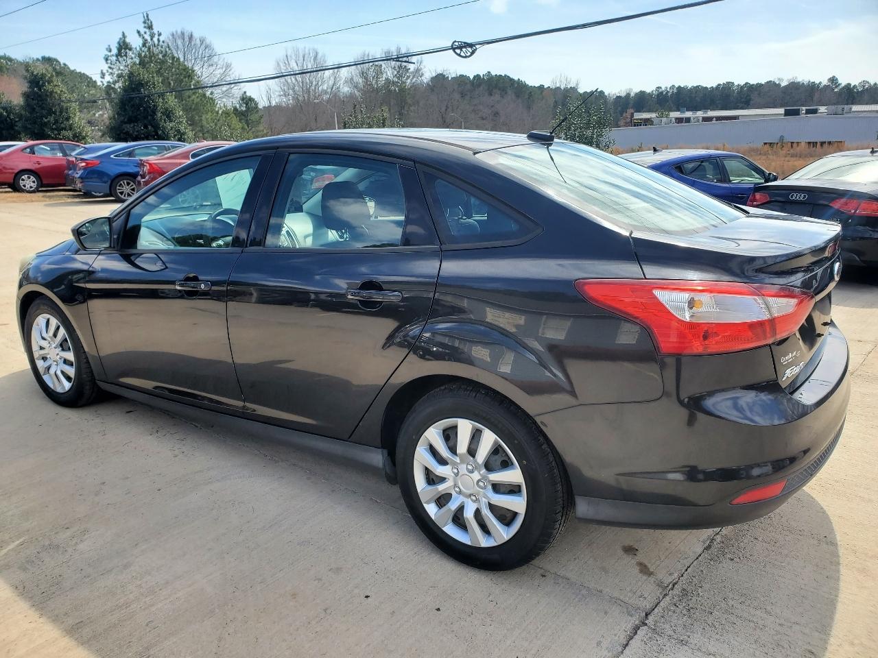 Ford Focus SE Sedan 2012