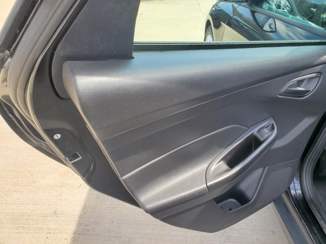 Ford Focus SE Sedan 2012