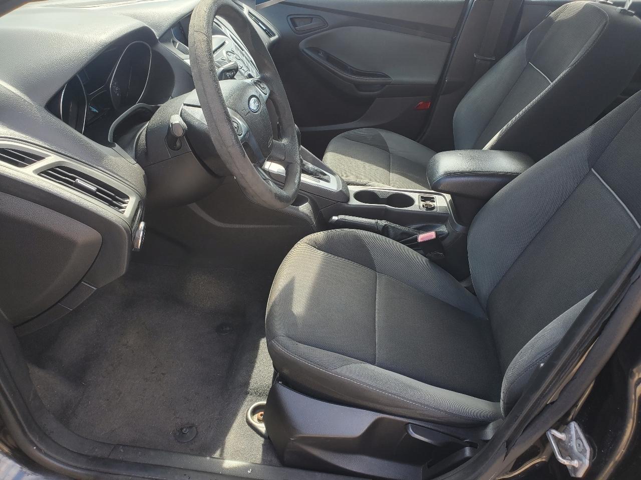 Ford Focus SE Sedan 2012