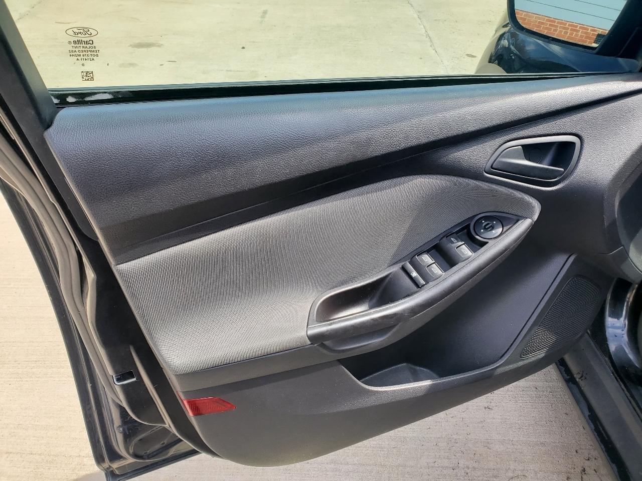 Ford Focus SE Sedan 2012