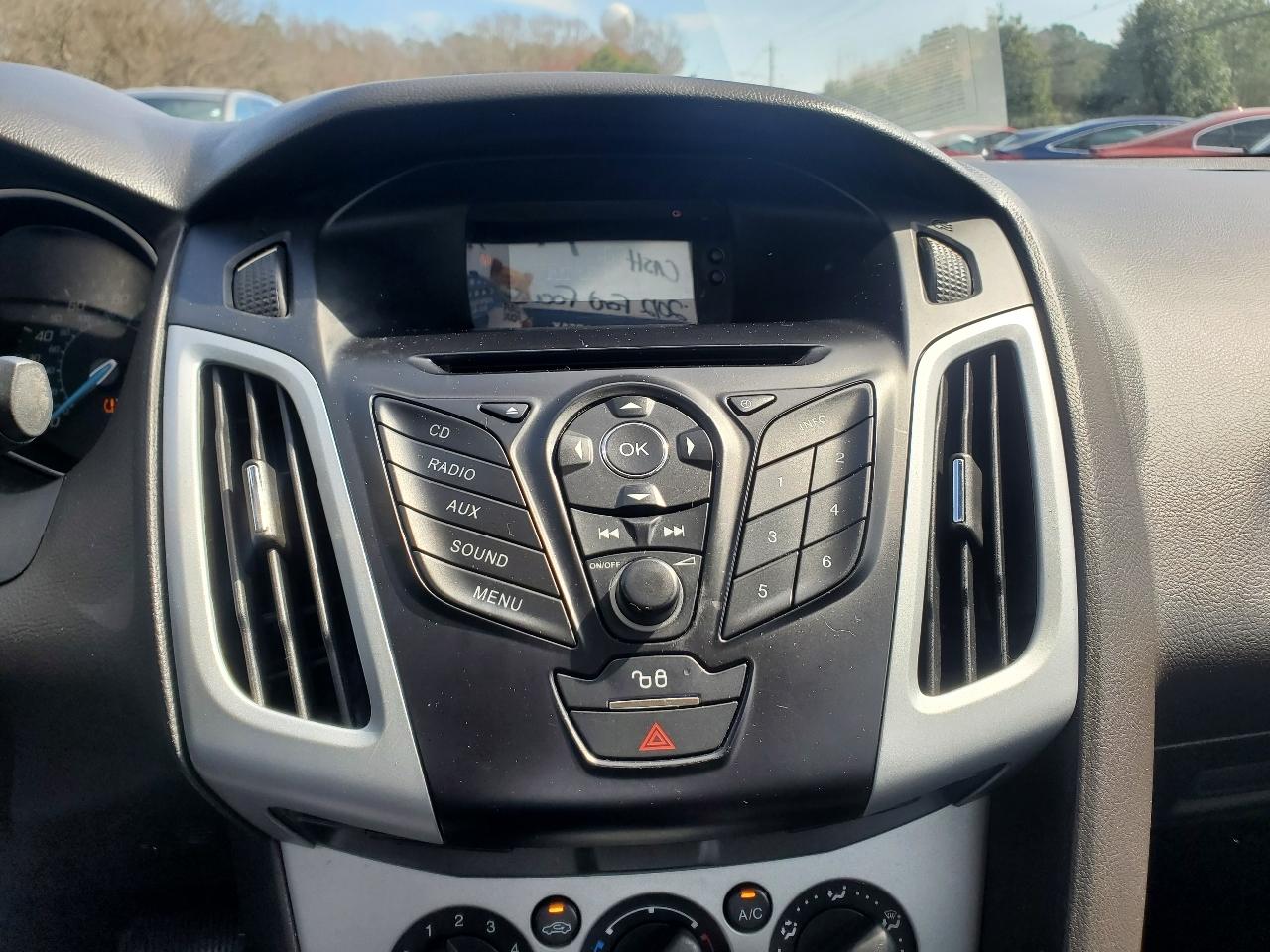 Ford Focus SE Sedan 2012