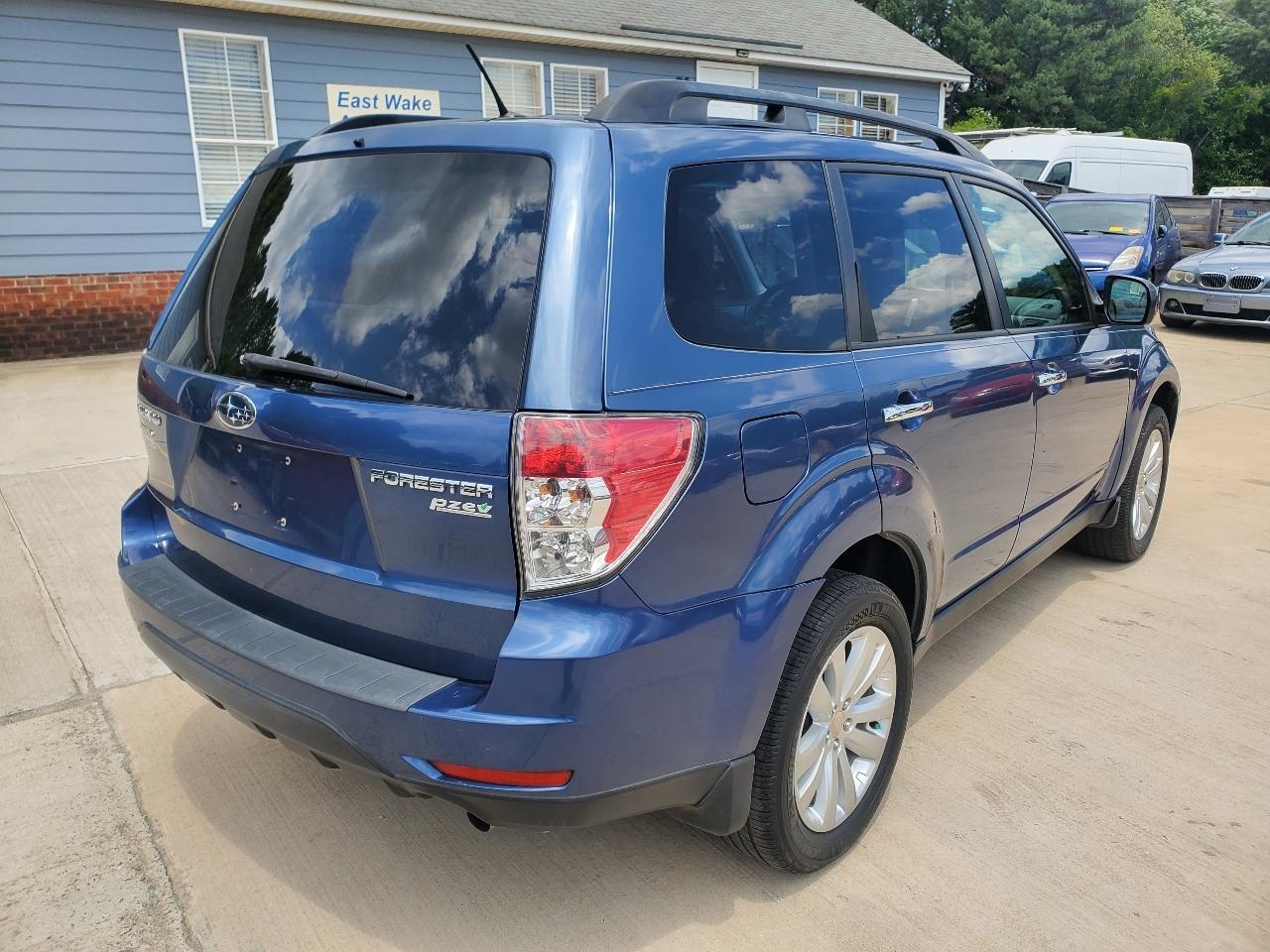 Subaru Forester 2.5X Premium 2012