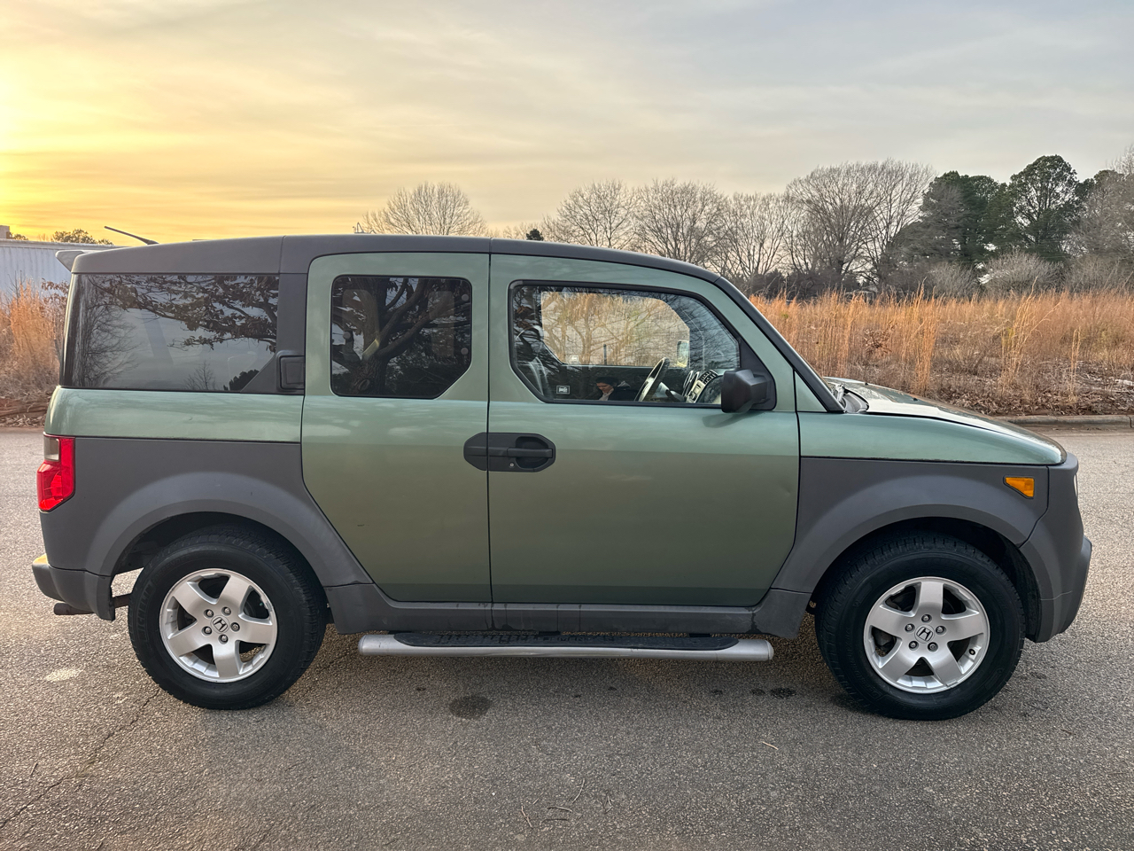 Honda Element EX 2WD w/ Front Side Airbags 2004