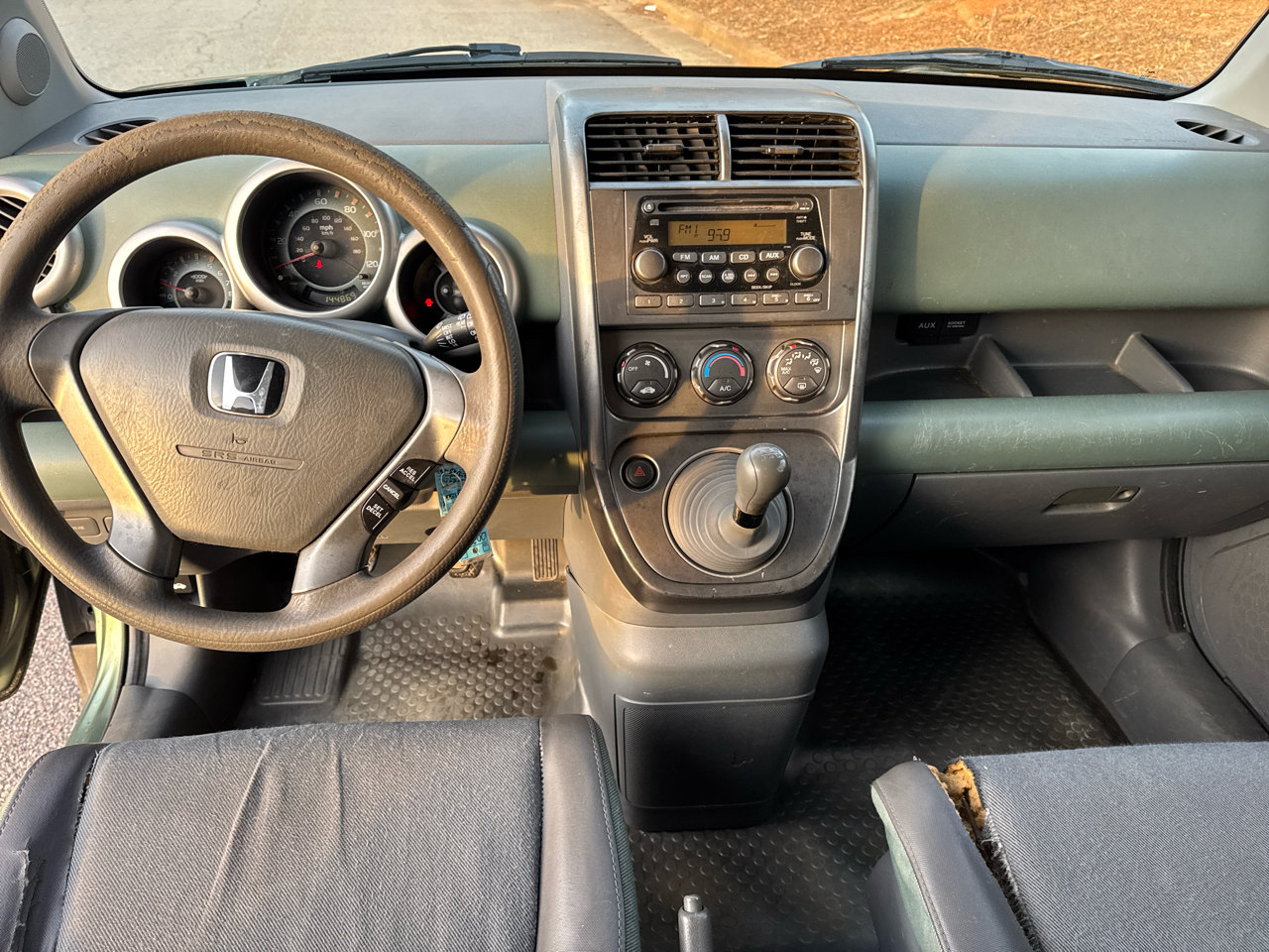 Honda Element EX 2WD w/ Front Side Airbags 2004