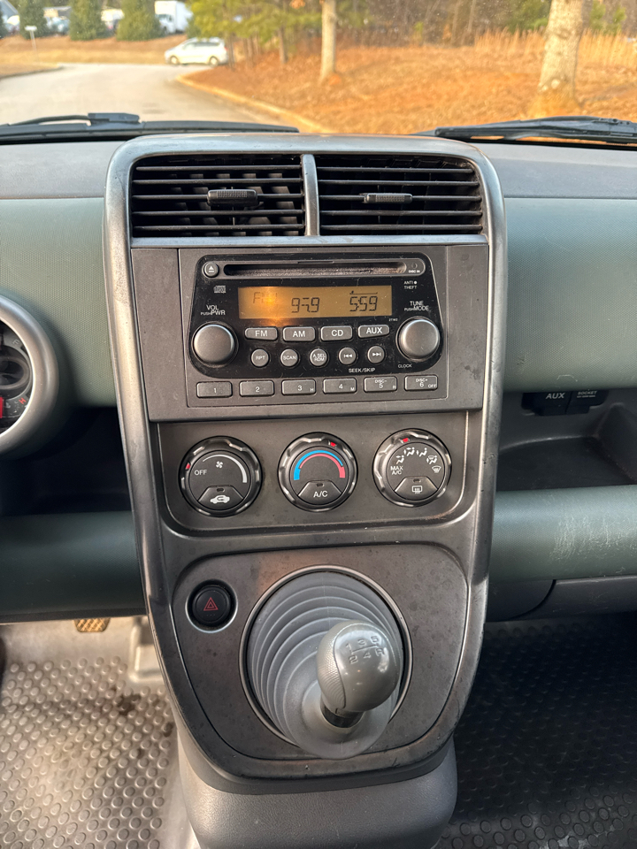 Honda Element EX 2WD w/ Front Side Airbags 2004