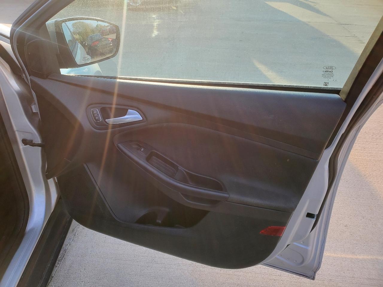 Ford Focus SE Sedan 2016