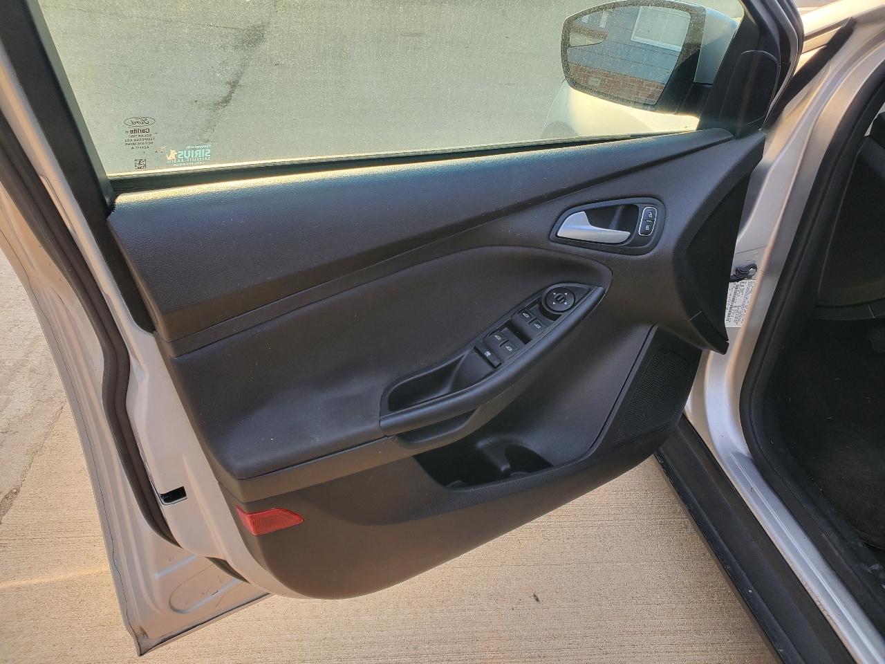 Ford Focus SE Sedan 2016