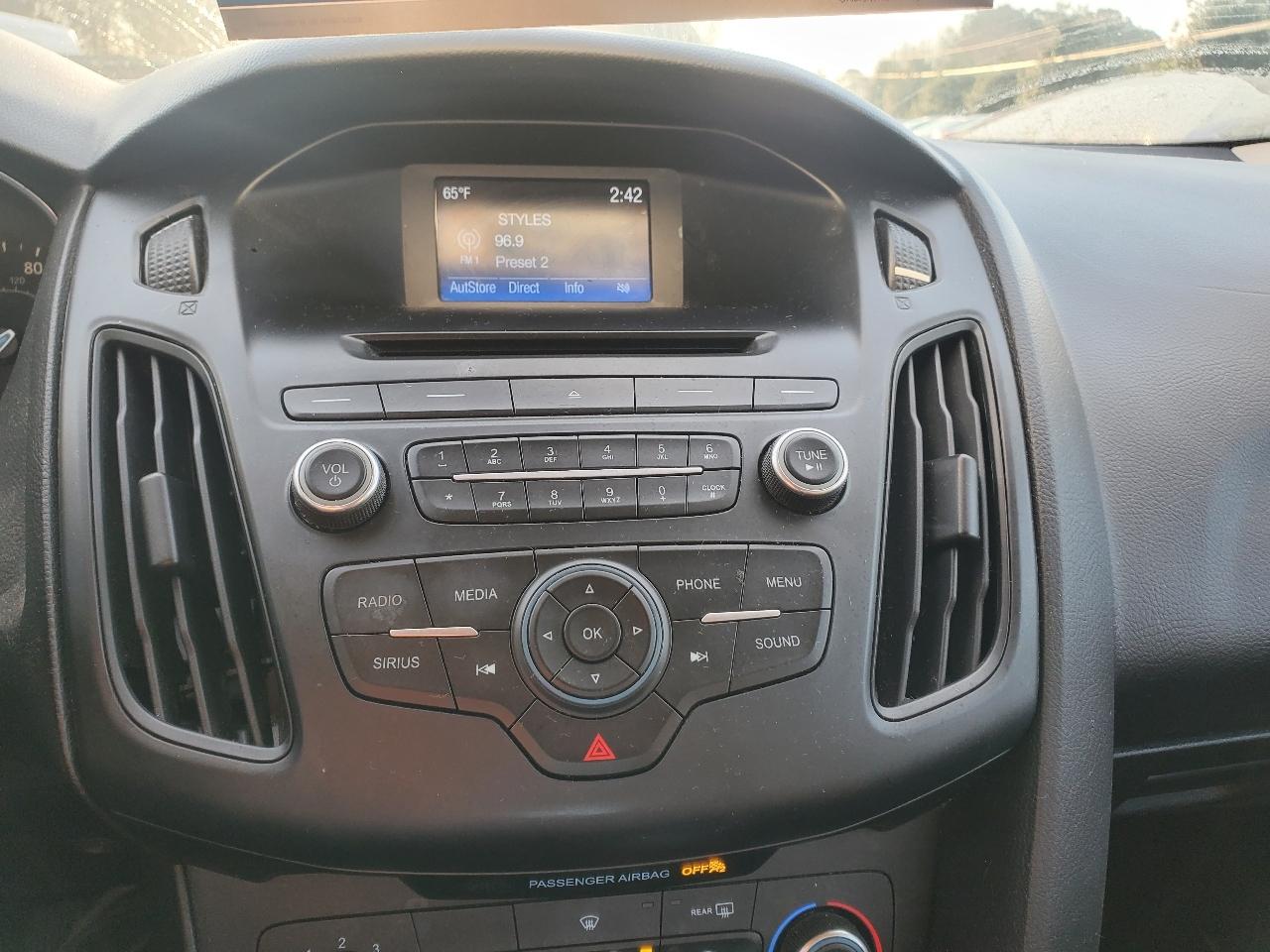 Ford Focus SE Sedan 2016