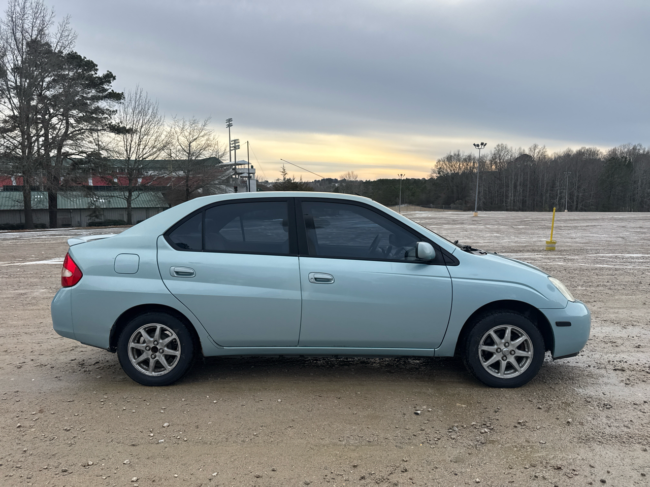 Toyota Prius 4-Door Sedan 2001