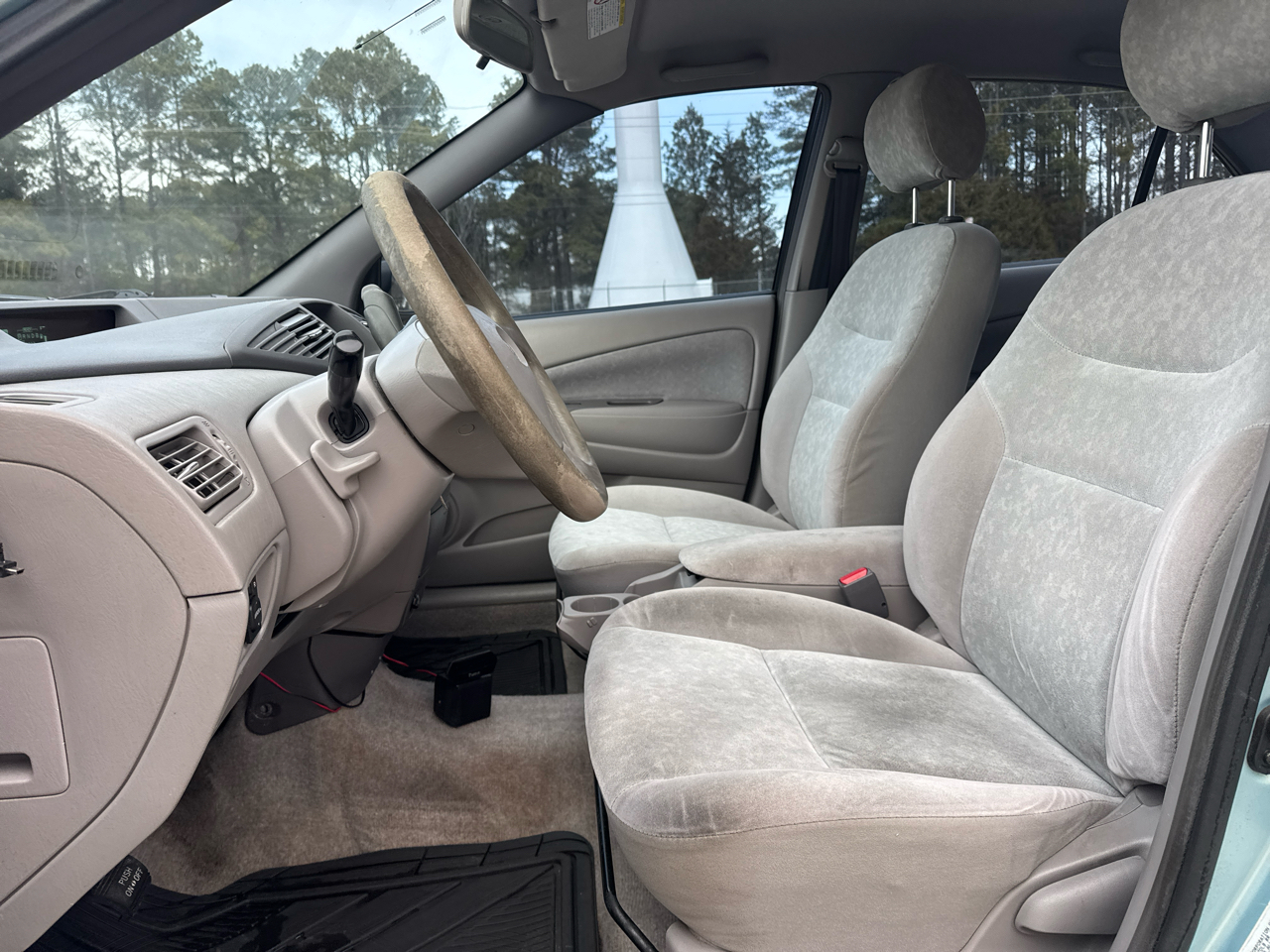 Toyota Prius 4-Door Sedan 2001