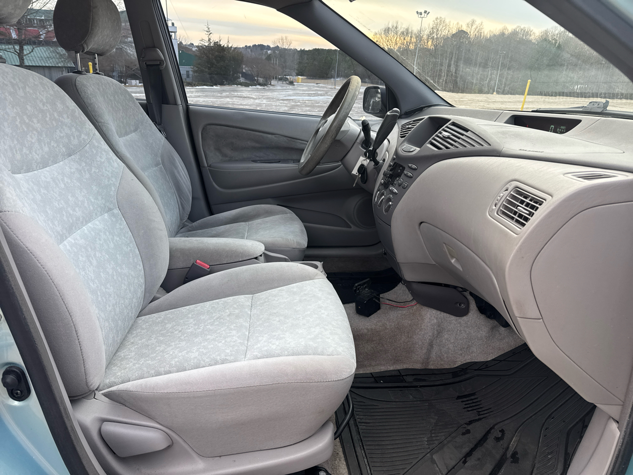 Toyota Prius 4-Door Sedan 2001