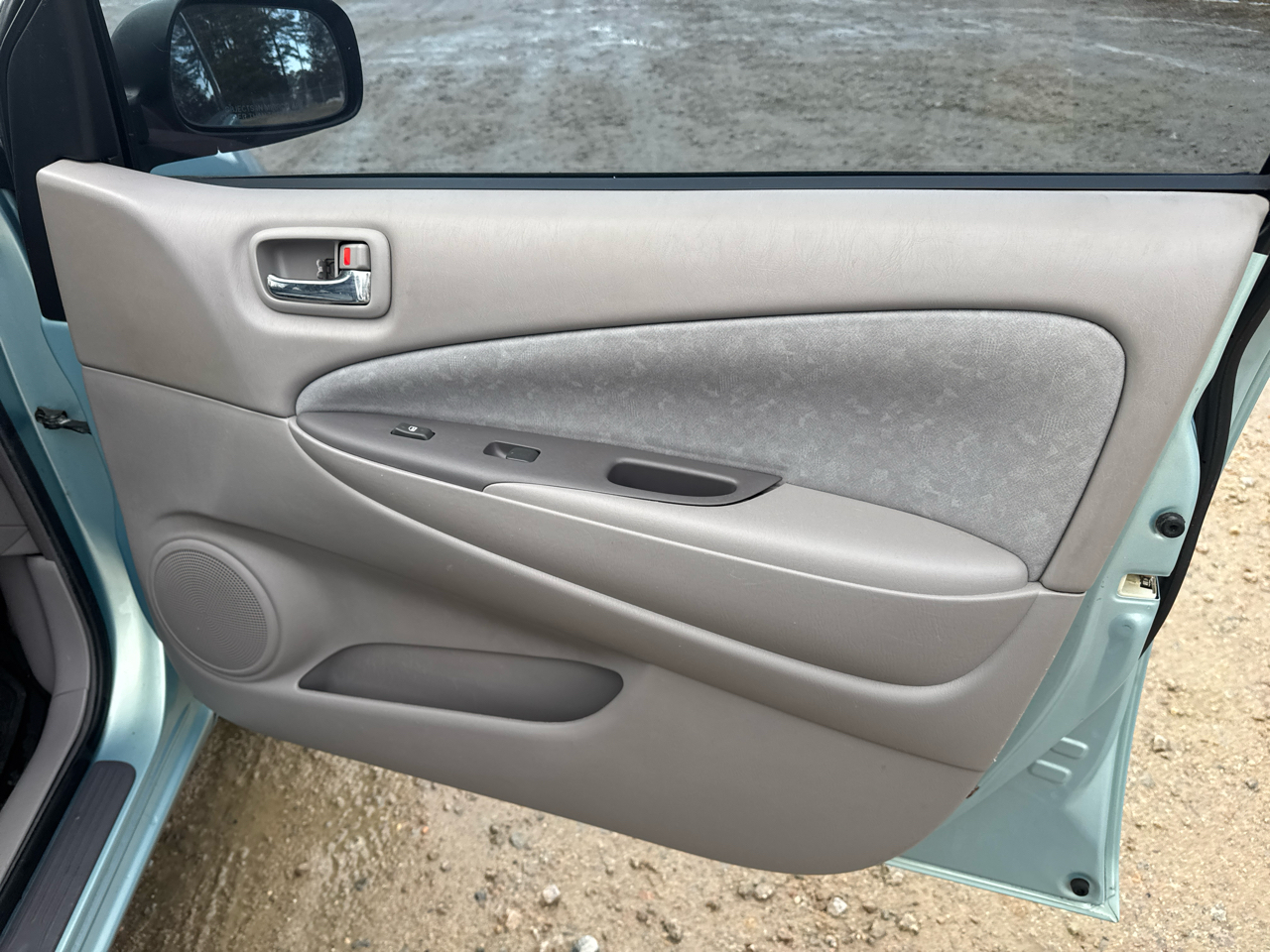 Toyota Prius 4-Door Sedan 2001