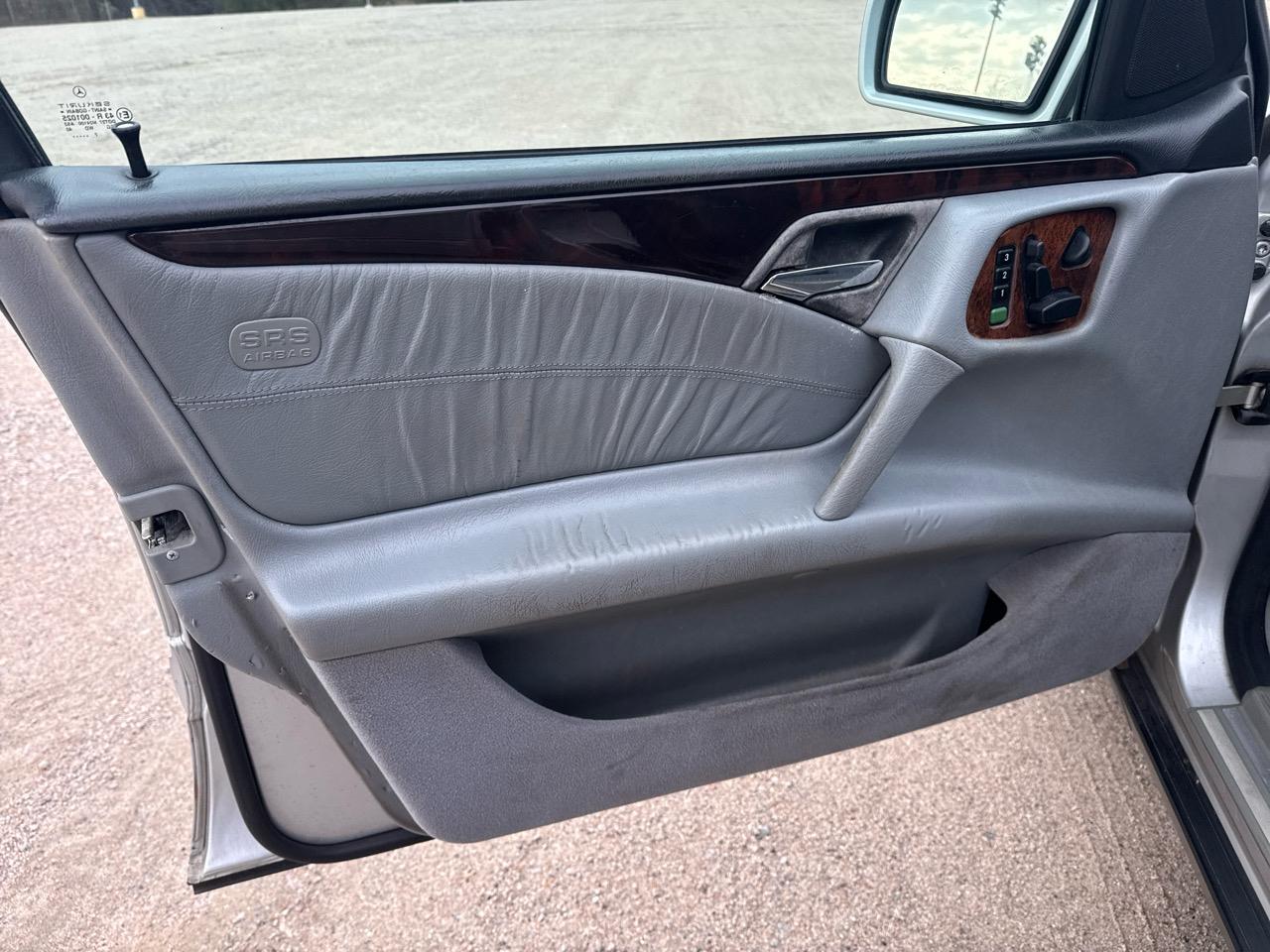 Mercedes-Benz E-Class E320 1998