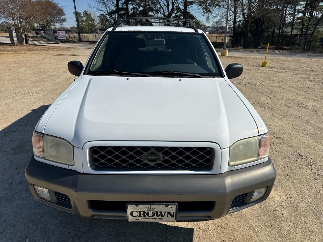 Nissan Pathfinder XE 2WD 2000