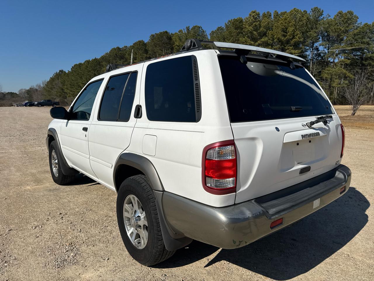 Nissan Pathfinder XE 2WD 2000