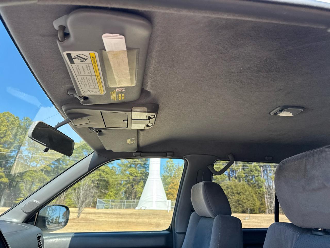 Nissan Pathfinder XE 2WD 2000