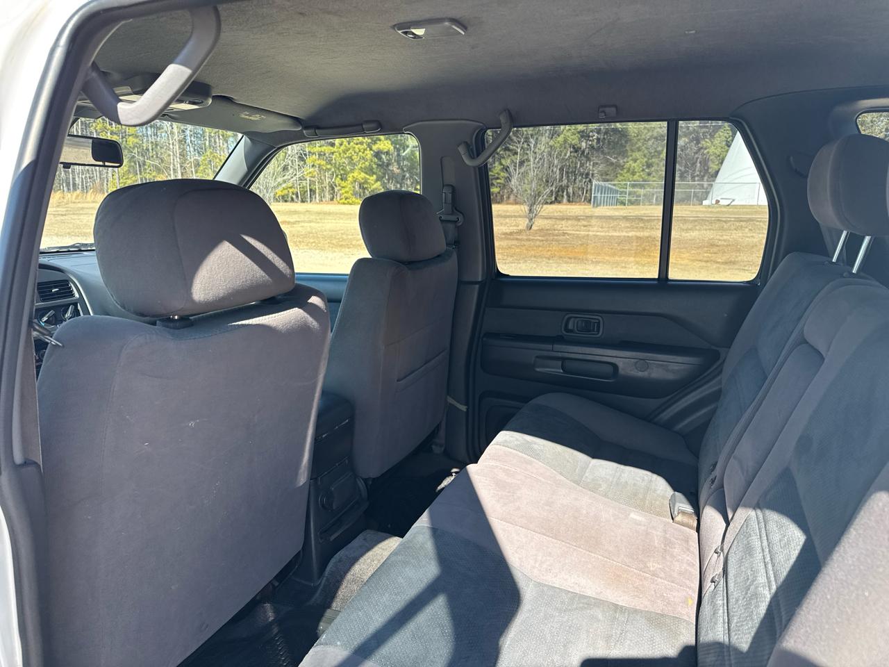 Nissan Pathfinder XE 2WD 2000