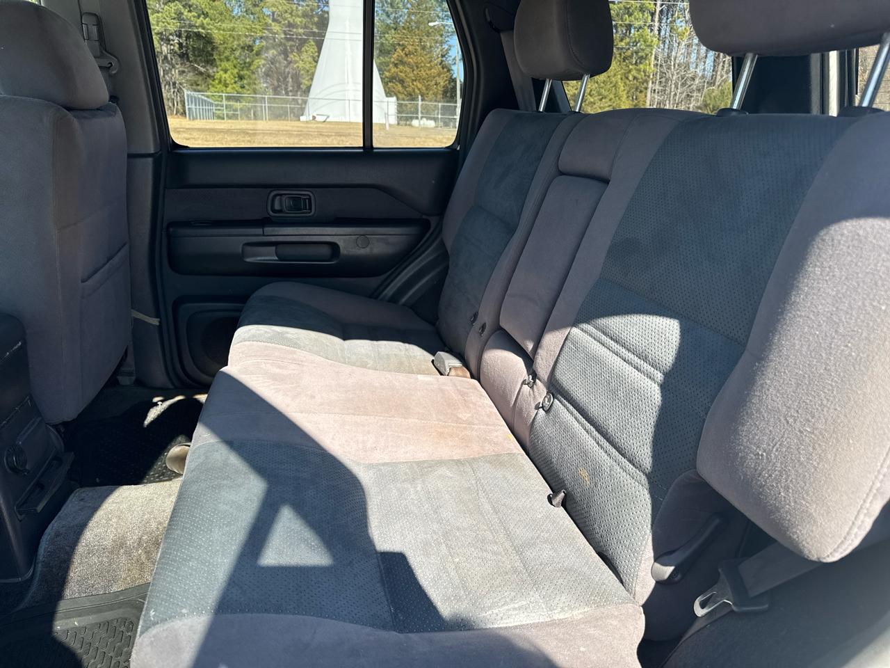 Nissan Pathfinder XE 2WD 2000