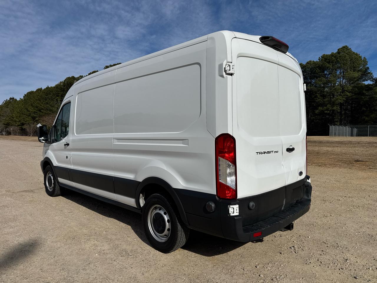 Ford Transit 250 Van Med. Roof w/Sliding Pass. 148-in. WB 2019