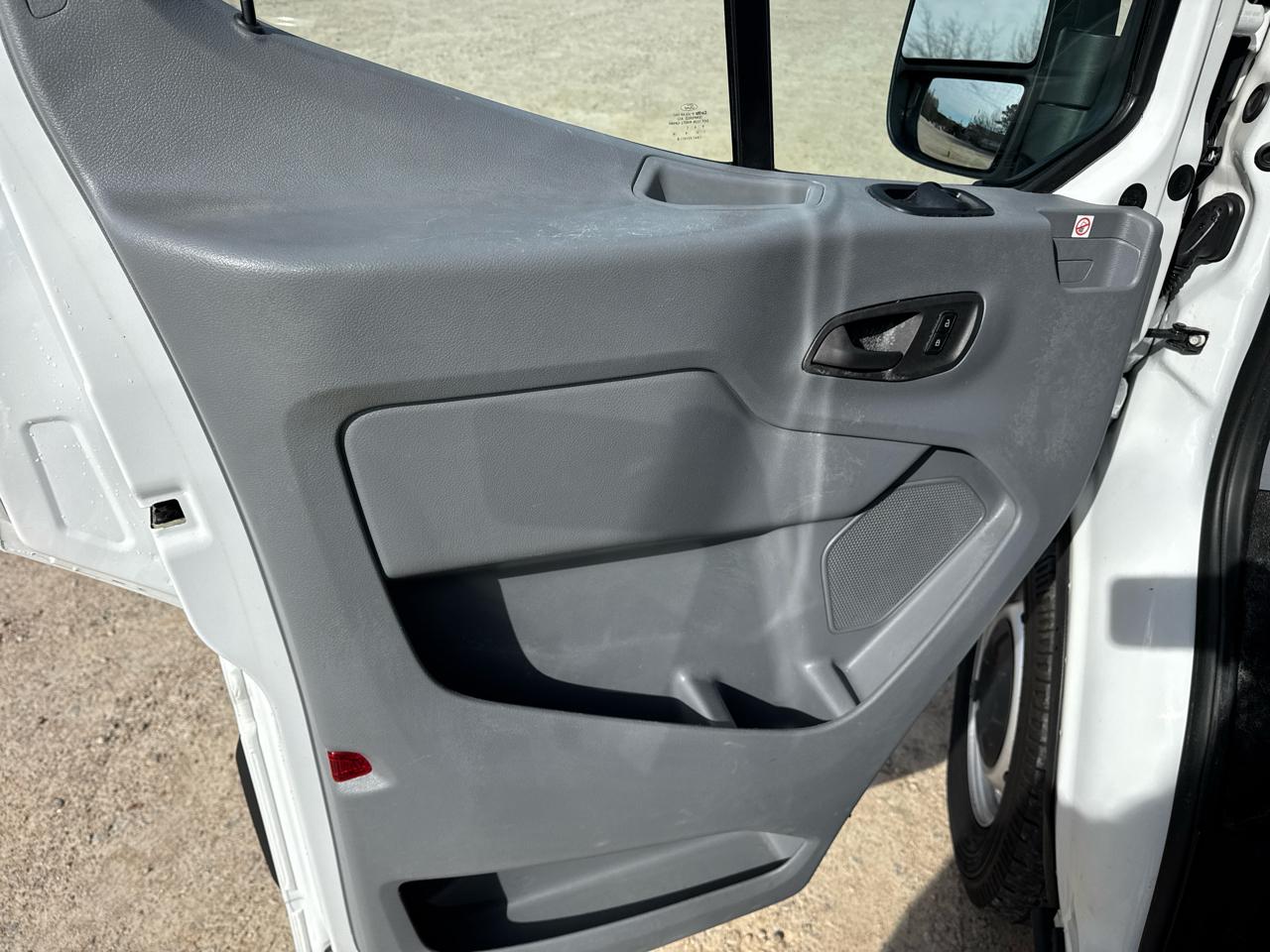 Ford Transit 250 Van Med. Roof w/Sliding Pass. 148-in. WB 2019