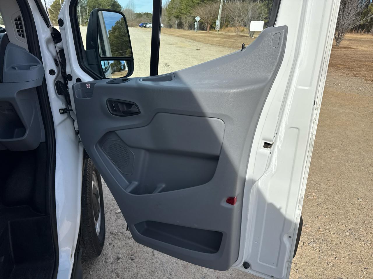 Ford Transit 250 Van Med. Roof w/Sliding Pass. 148-in. WB 2019