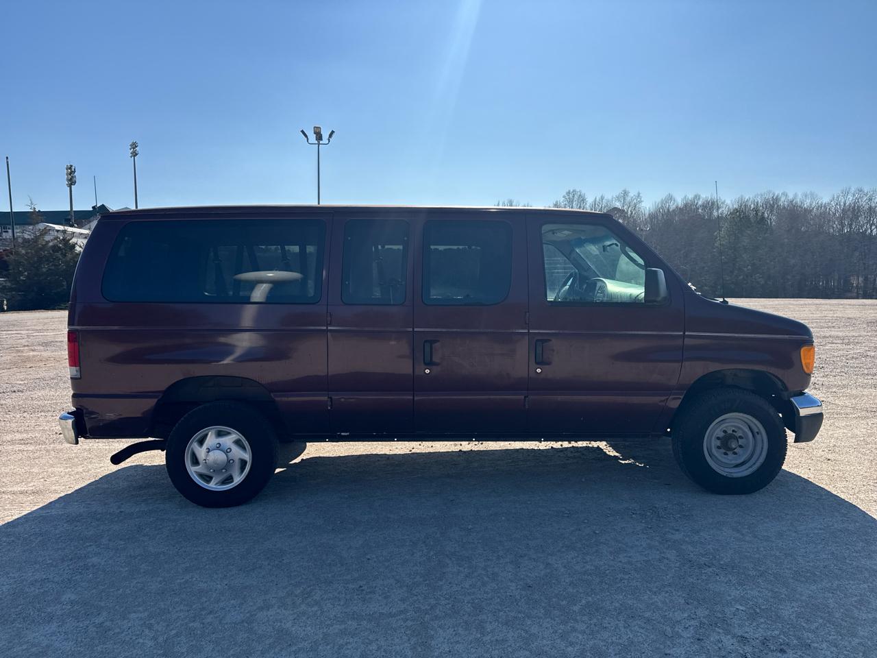 Ford Econoline E-350 Chateau Super Duty 2006