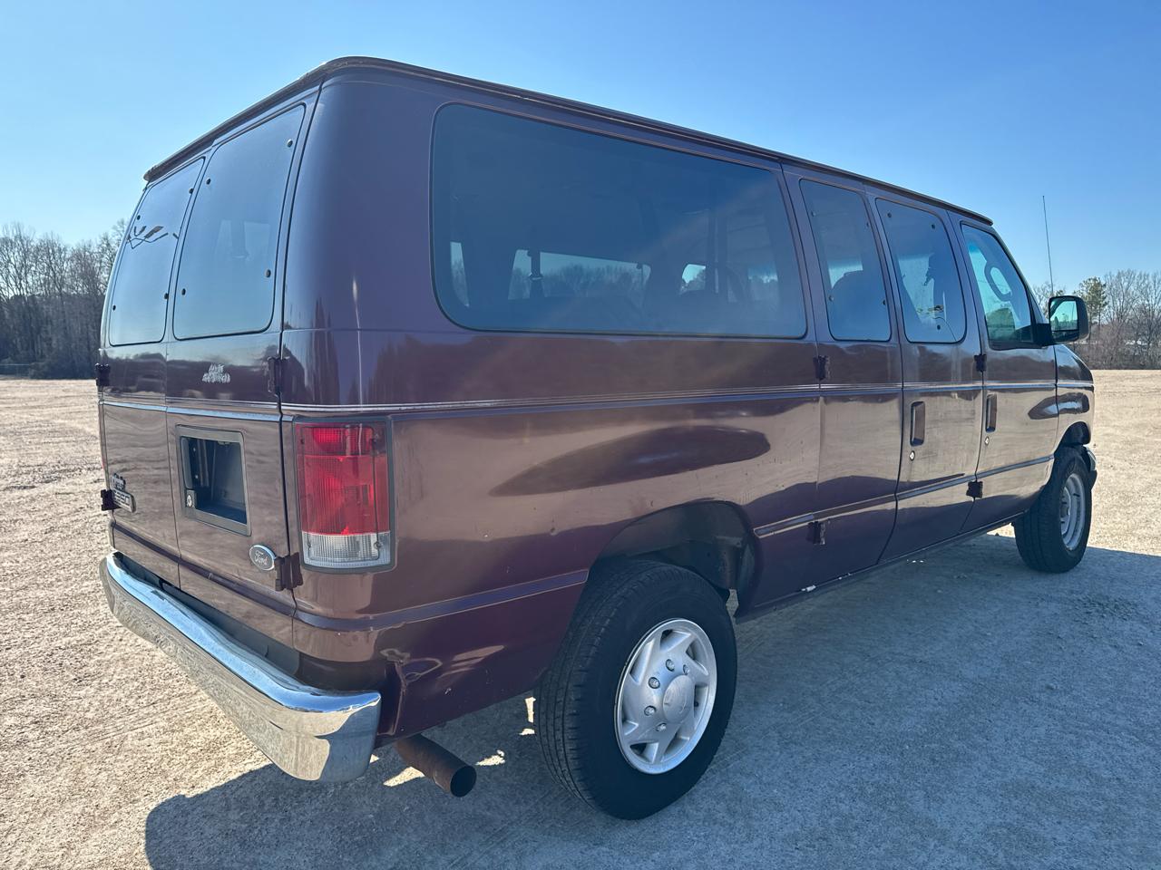 Ford Econoline E-350 Chateau Super Duty 2006