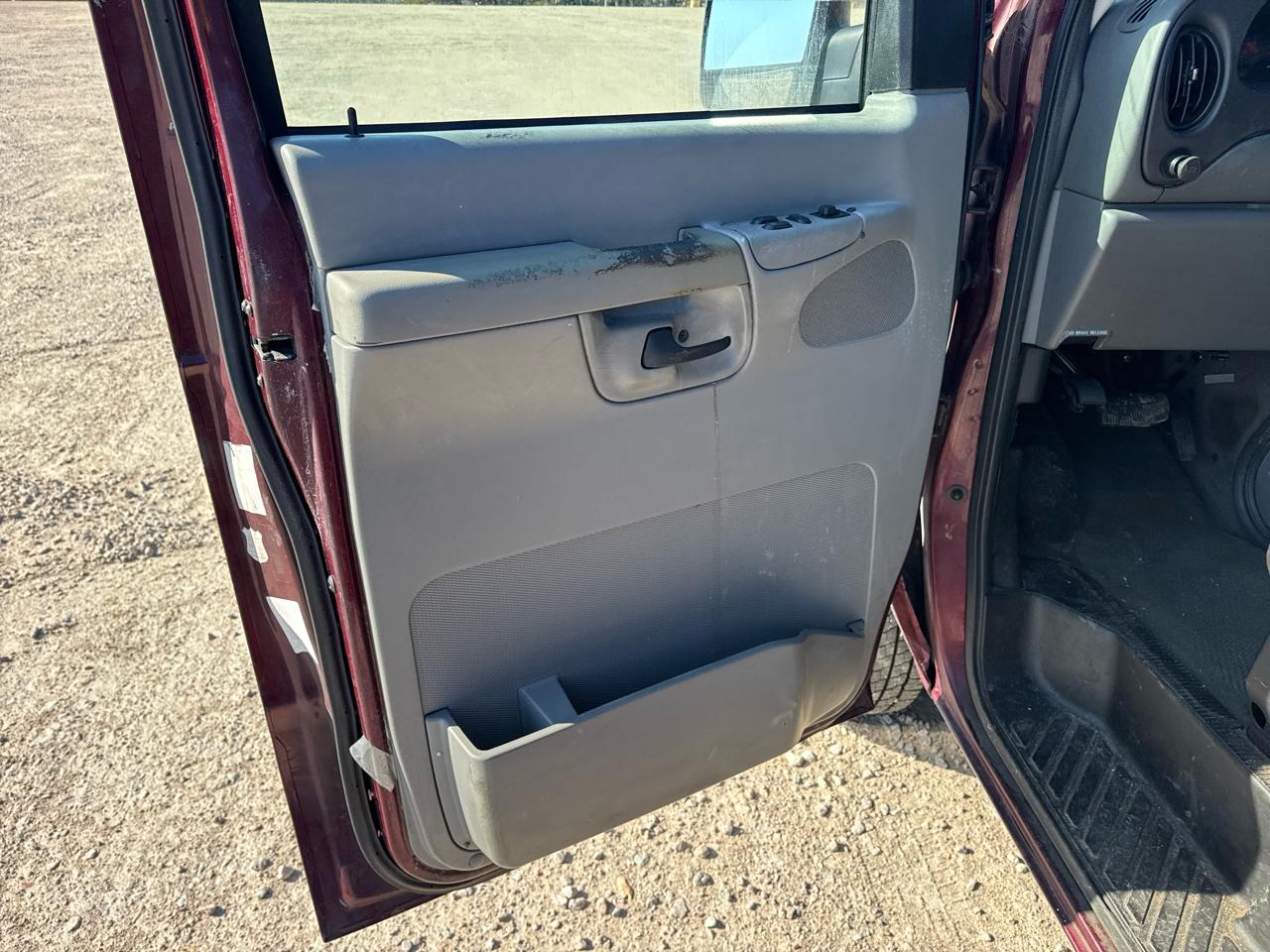 Ford Econoline E-350 Chateau Super Duty 2006