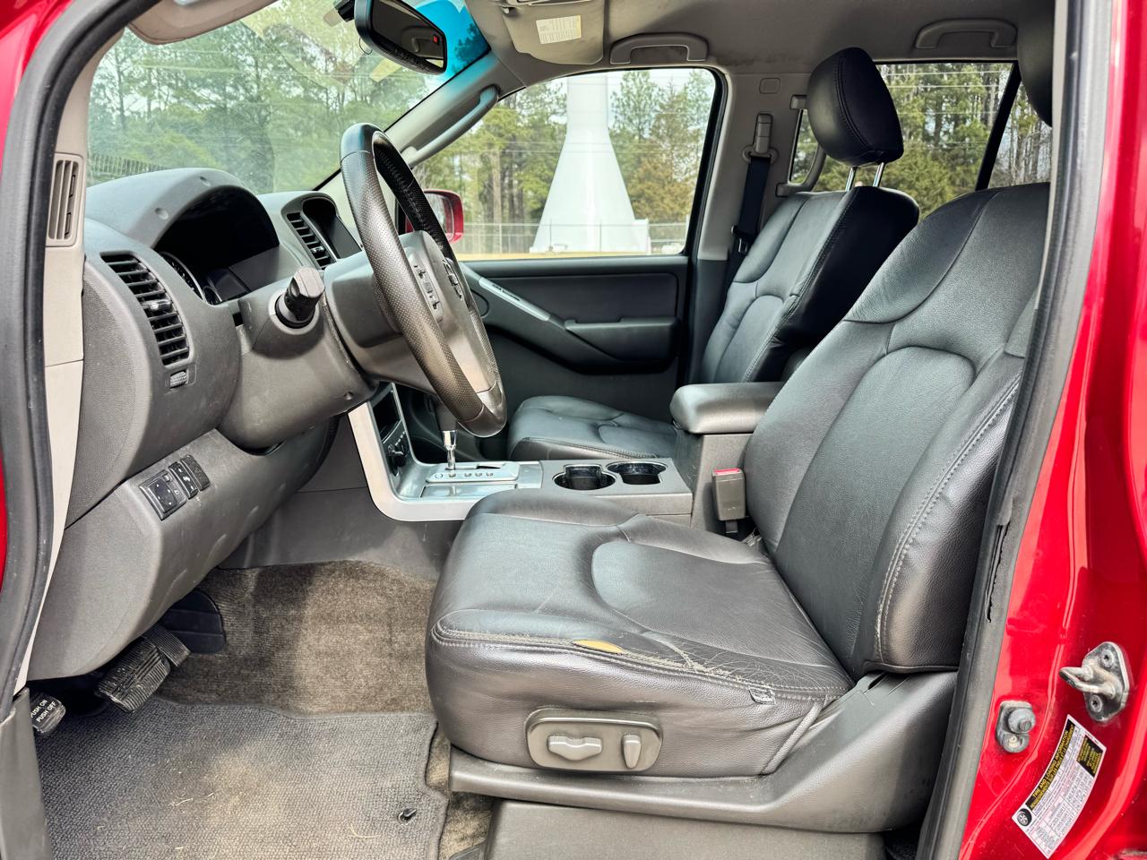 Nissan Pathfinder LE 4WD 2012