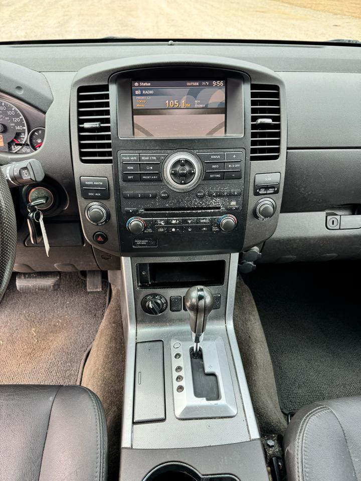 Nissan Pathfinder LE 4WD 2012