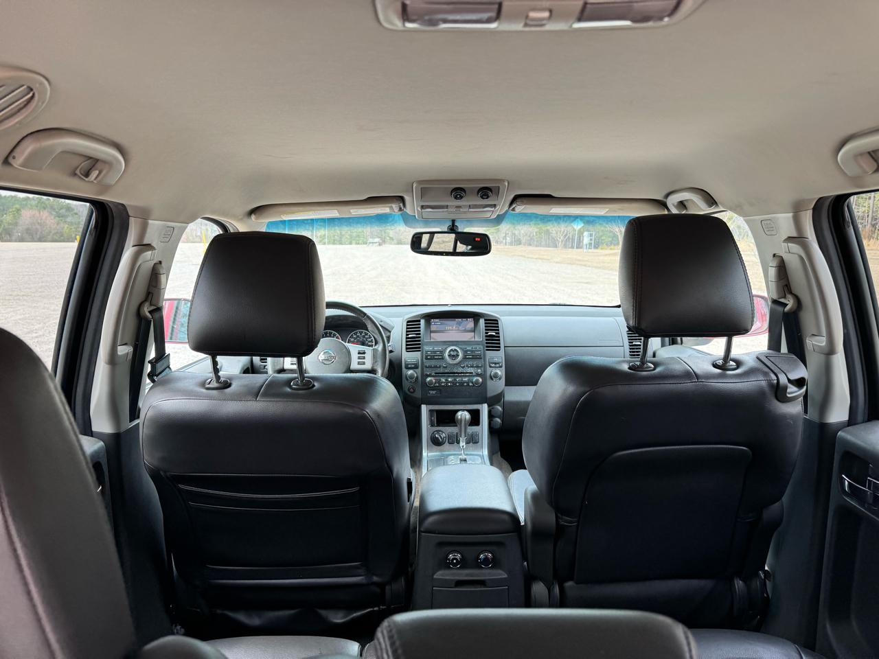 Nissan Pathfinder LE 4WD 2012