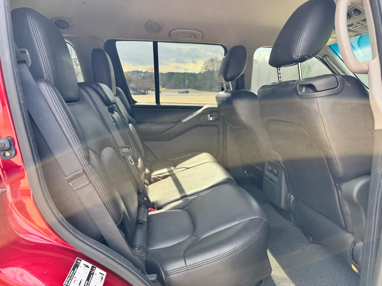 Nissan Pathfinder LE 4WD 2012