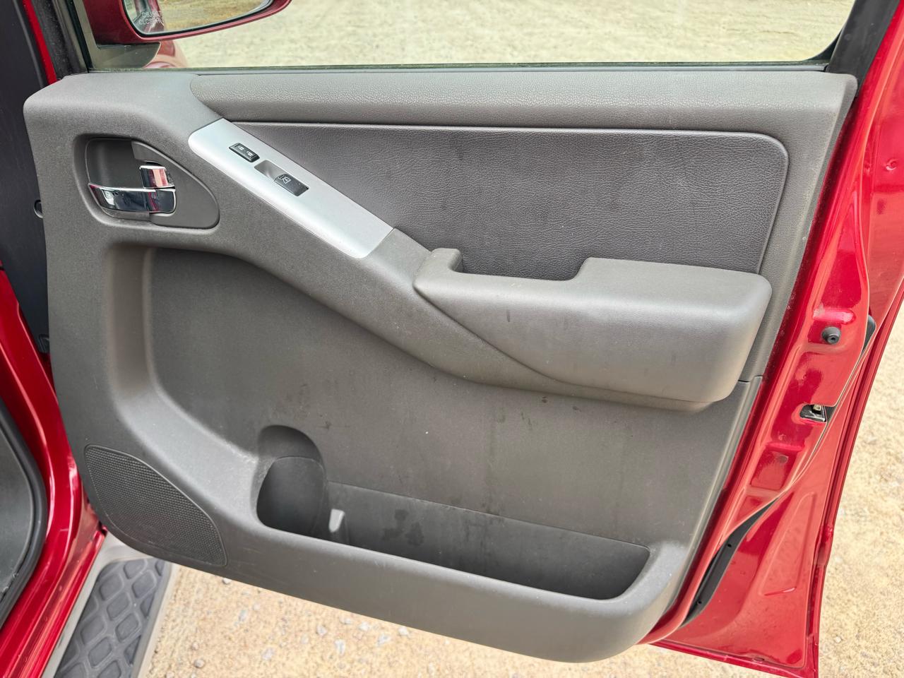 Nissan Pathfinder LE 4WD 2012