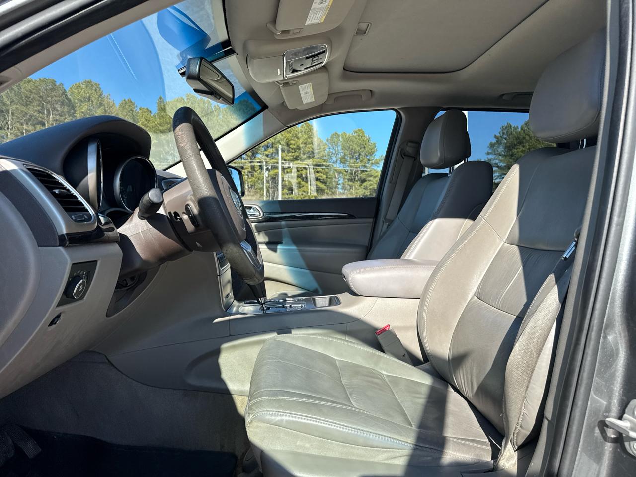 Jeep Grand Cherokee Laredo 2WD 2012