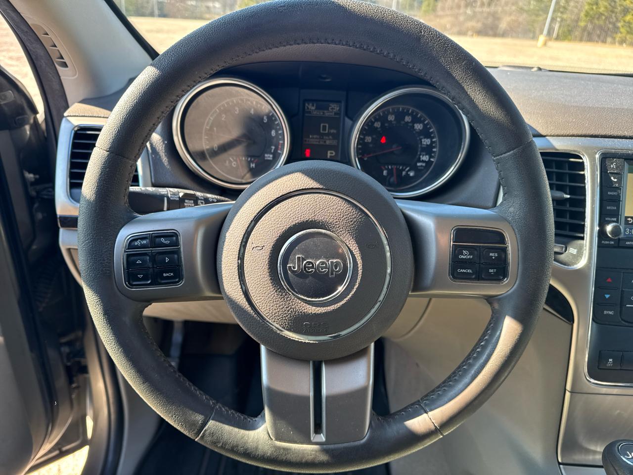 Jeep Grand Cherokee Laredo 2WD 2012