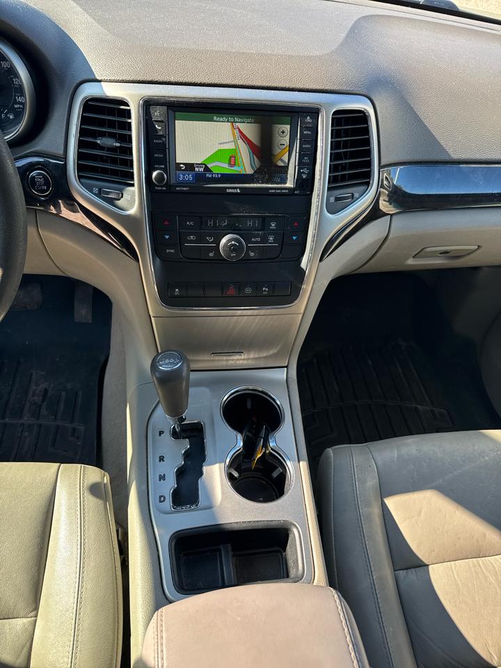 Jeep Grand Cherokee Laredo 2WD 2012