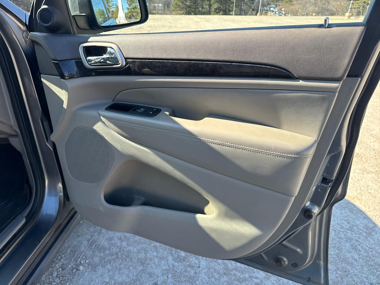 Jeep Grand Cherokee Laredo 2WD 2012