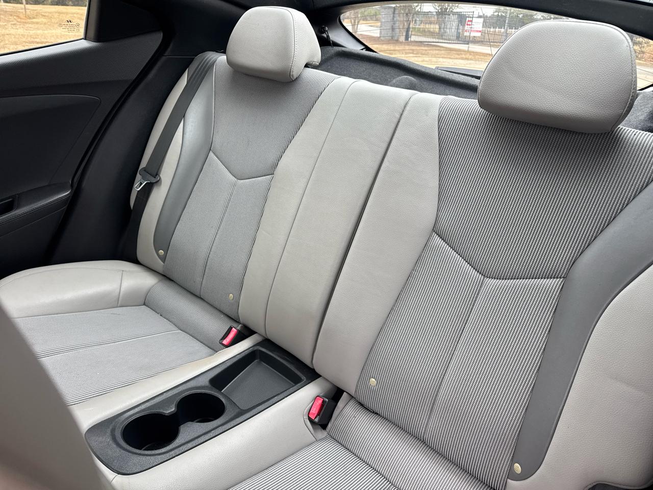 Hyundai Veloster 3dr Cpe Auto w/Gray Int 2012