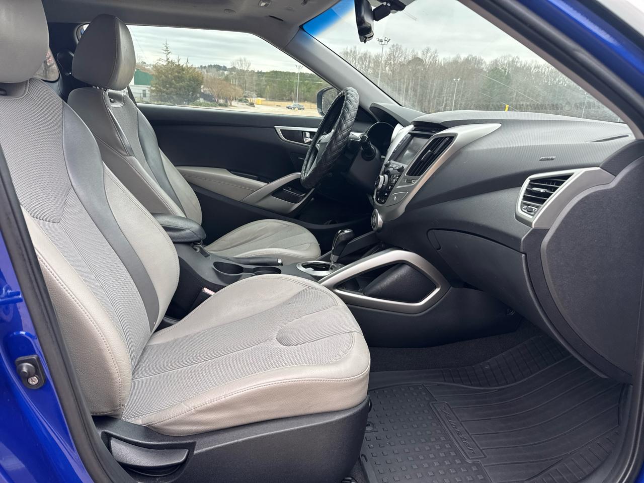 Hyundai Veloster 3dr Cpe Auto w/Gray Int 2012