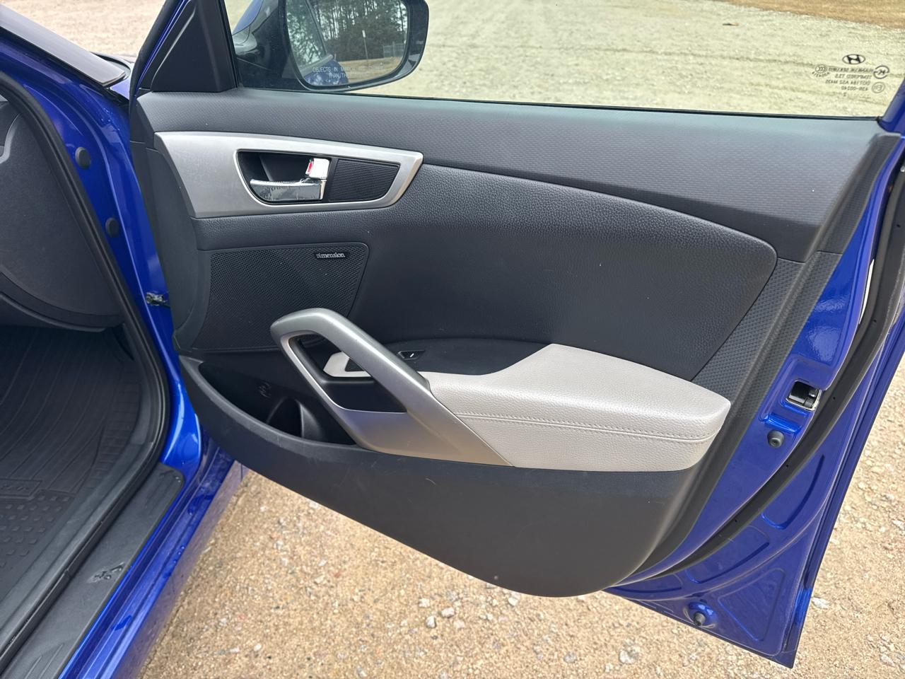 Hyundai Veloster 3dr Cpe Auto w/Gray Int 2012