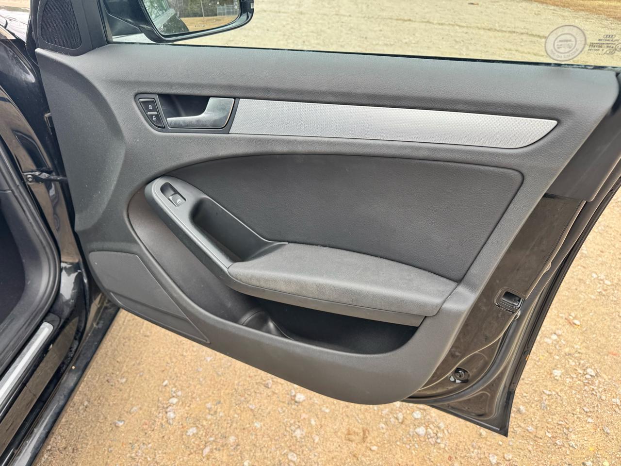 Audi A4 2.0T Sedan quattro Tiptronic 2012